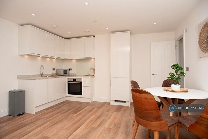 2 Bedroom Flat To Rent In New Road, Kent, DA11
