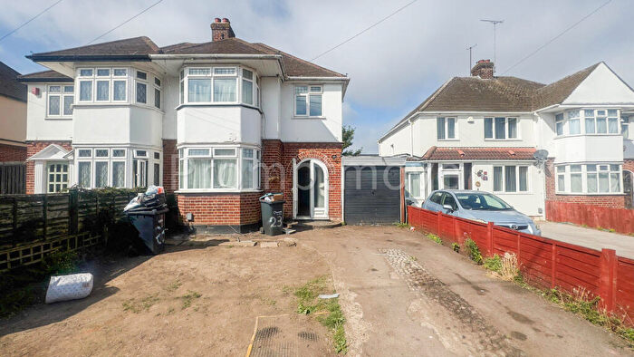 3 Bedroom Semi-Detached House To Rent In Granby Road Luton, LU4