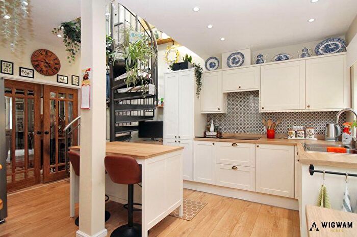 2 Bedroom Cottage For Sale In Chapel Row, Thearne, HU17