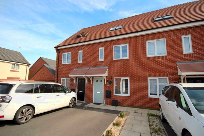 3 Bedroom House To Rent In Pountain Close, Stretton, Burton Upon Trent, Staffordshire, DE14