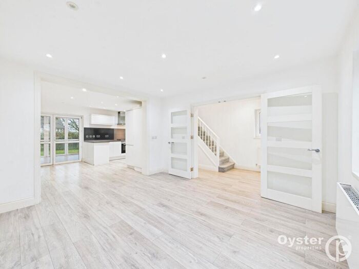 4 Bedroom Semi-Detached House To Rent In Norbury Grove, London, NW7