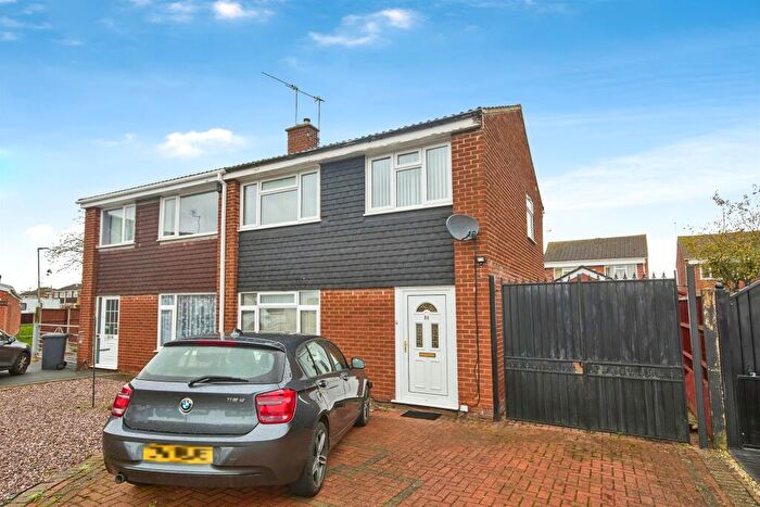 3 Bedroom Semi Detached House For Sale In Derwent Drive, Stenson Fields, Derby, DE24