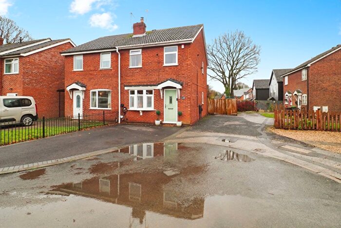 3 Bedroom Semi Detached House For Sale In Oak Tree Close, Hucknall, Nottingham, Nottinghamshire, NG15
