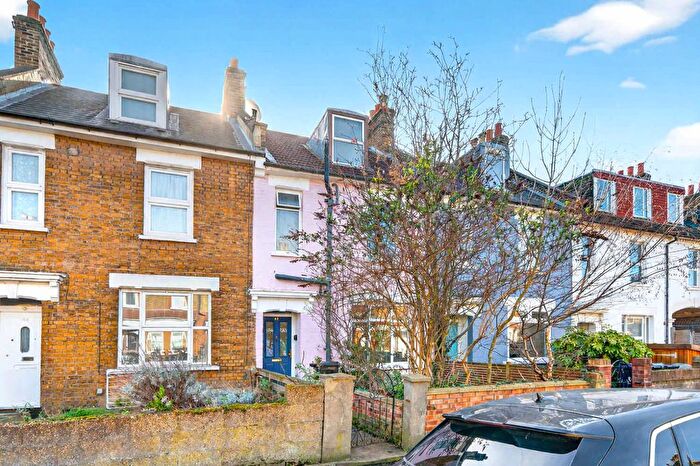 3 Bedroom Terraced House For Sale In Windus Road, London, N16