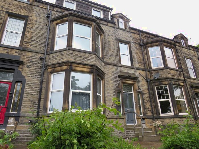 1 Bedroom Studio To Rent In Skircoat Road, Halifax, HX1