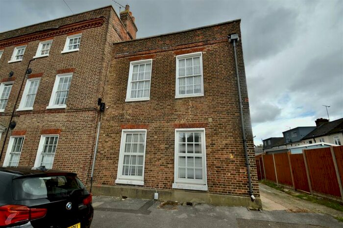 1 Bedroom Flat To Rent In Parrock Hall, Joy Road, Gravesend, DA12