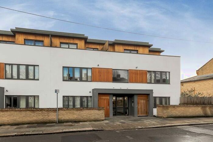 2 Bedroom Flat To Rent In Mortimer Road, London, NW10