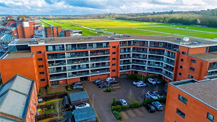 2 Bedroom Flat For Sale In Racecourse Road, Newbury, Berkshire, RG14