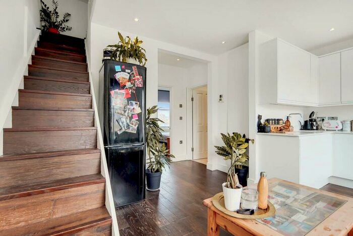 2 Bedroom Maisonette To Rent In Gillespie Road, Arsenal, London, N5