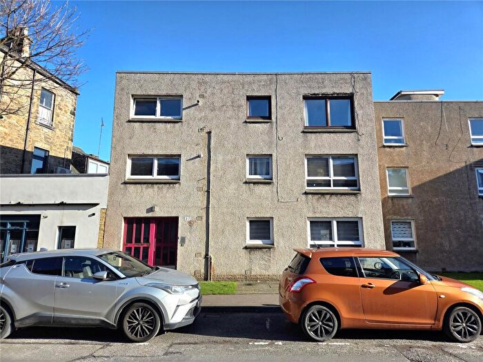2 Bedroom Flat To Rent In Kirkgate, Burntisland, Fife, KY3