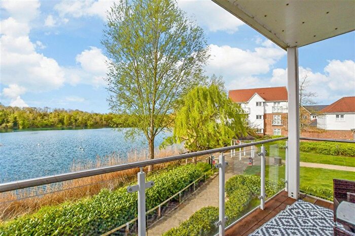 2 Bedroom Flat For Sale In Walters Close, Snodland, Kent, ME6