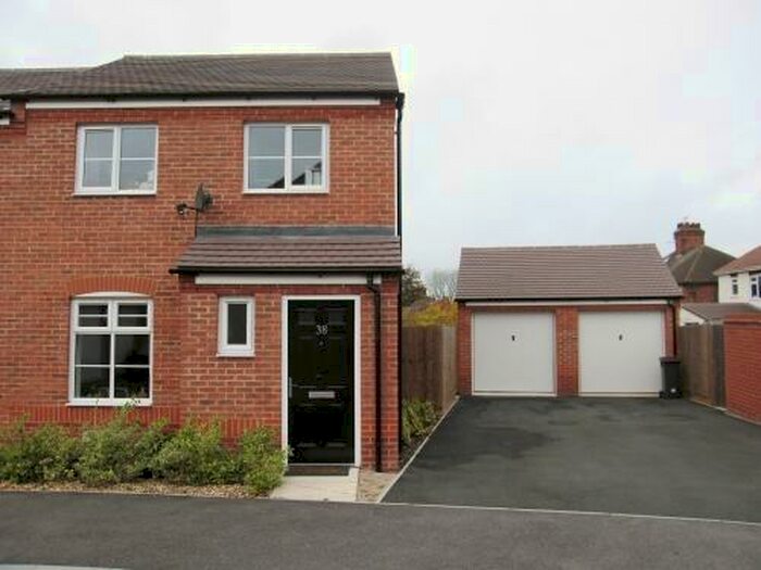 3 Bedroom Town House To Rent In Oak Crescent, Ashby-De-La-Zouch, LE65