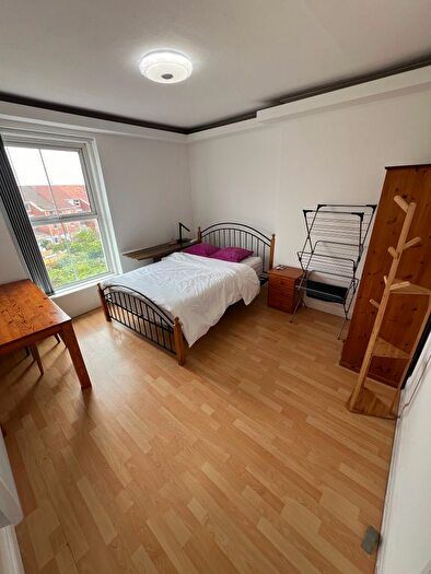 3 Bedroom Flat To Rent In Mumbles Road, Swansea, SA1