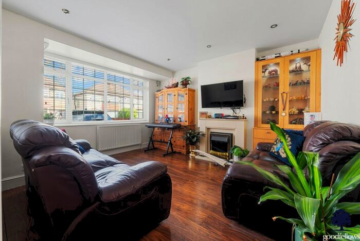 3 Bedroom Semi-Detached House To Rent In Hamilton Avenue, Cheam, Sutton, SM3