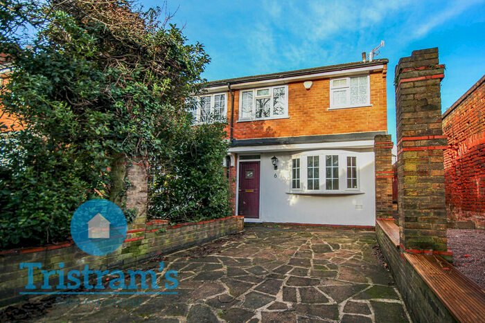 3 Bedroom Semi-Detached House To Rent In Mirberry Mews, Nottingham, NG7