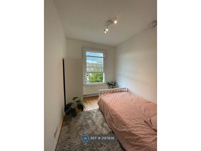 3 Bedroom Flat To Rent In Portnall Road, London, W9