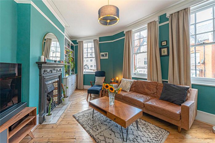 2 Bedroom Apartment For Sale In Tottenham Lane, London, N8