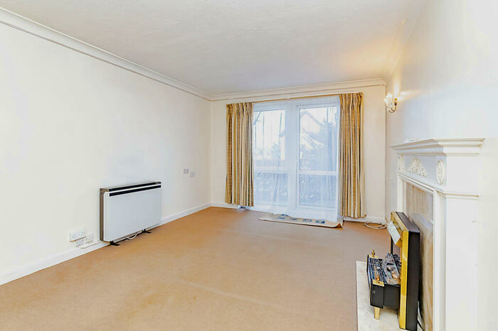 1 Bedroom Apartment To Rent In Beechwood Gardens, Caterham, CR3