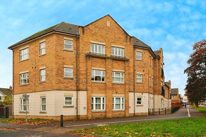 2 Bedroom Flat To Rent In Queens Place, Hesters Way, Cheltenham, GL51