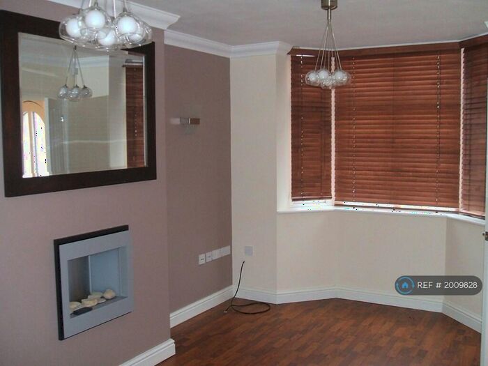 2 Bedroom Terraced House To Rent In Semilong Road, Northampton, NN2