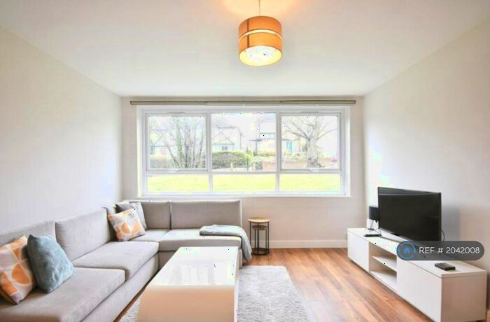 2 Bedroom Flat To Rent In Dorrington Court, London, SE25
