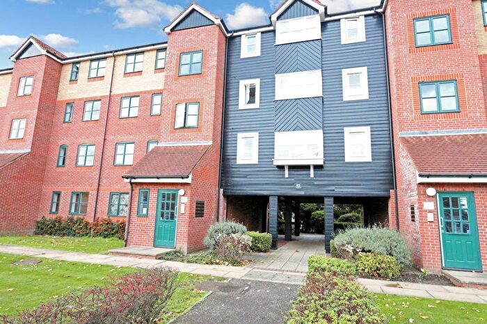 1 Bedroom Flat To Rent In Colgate Place, Enfield, EN3