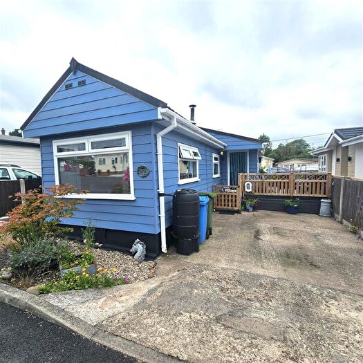 2 Bedroom Park Home For Sale In Eastfield Park, Tuxford, Newark, NG22