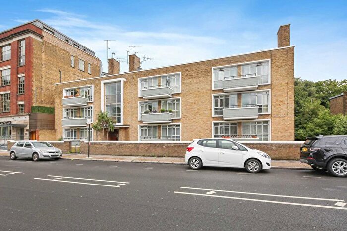 2 Bedroom Flat To Rent In Paddenswick Court, Hammersmith, London, W6