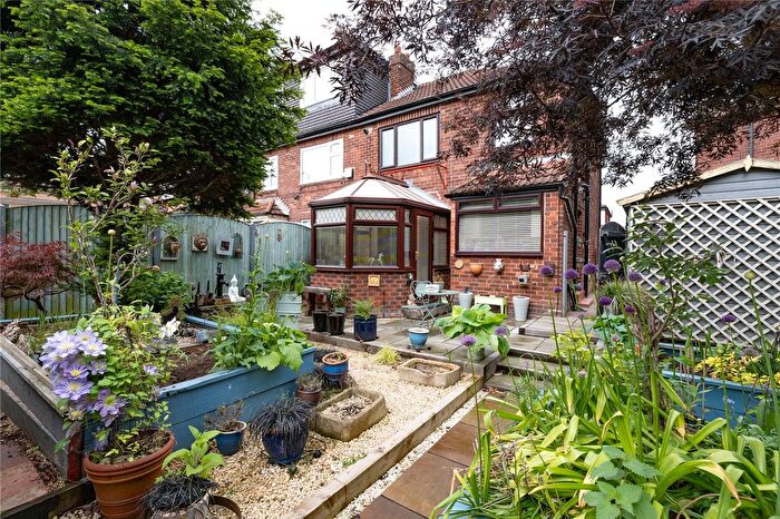 3 Bedroom Semi-Detached House For Sale In Foxwood Grove, Leeds, LS8
