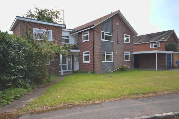 4 Bedroom Detached House To Rent In The Precincts, Burnham, Slough, SL1