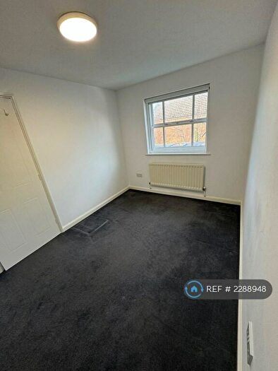 2 Bedroom End Of Terrace House To Rent In Howard Close, Loughton, IG10