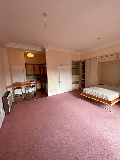 Studio To Rent In Milner Square, Angel, N1