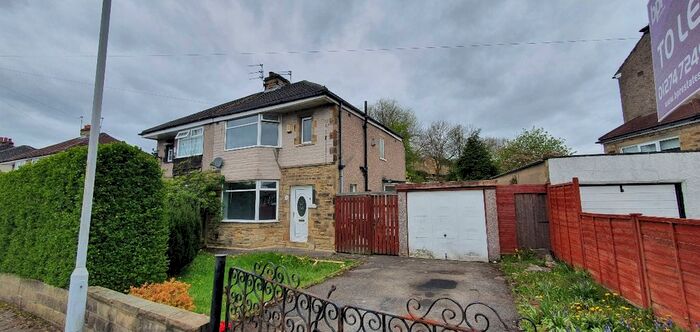 3 Bedroom Semi-Detached House To Rent In Leafield Avenue, Bradford, BD2