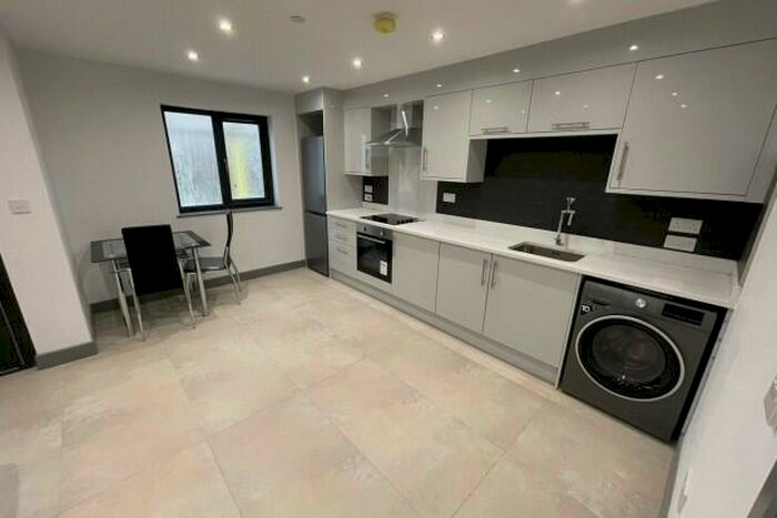 1 Bedroom Flat To Rent In Castle Lane Cardiff, CF24