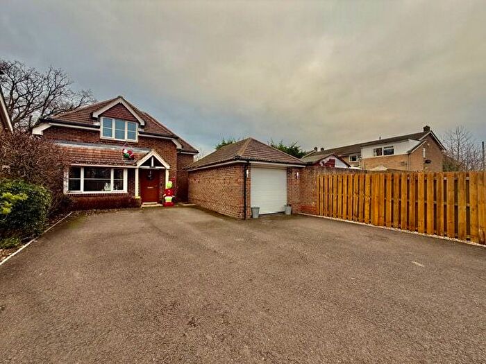 4 Bedroom Detached House To Rent In Portsmouth Road, Bursledon, Southampton, SO31