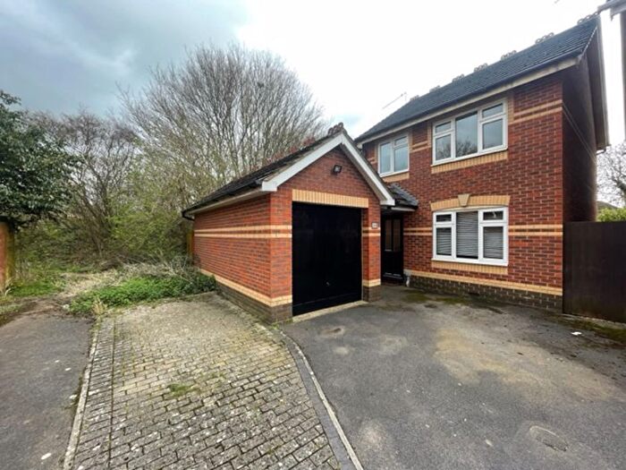 3 Bedroom Semi-Detached House To Rent In Bedroom House To Rent, Primrose Close, Haydon Wick, SN25