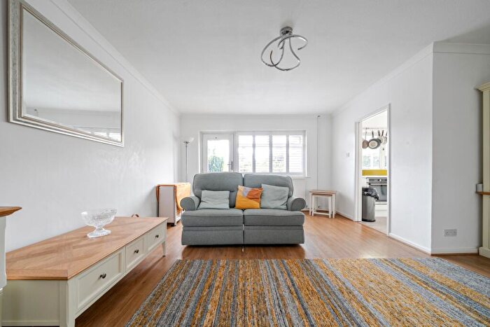 2 Bedroom Bungalow To Rent In Hollis Gardens Cheltenham, GL51