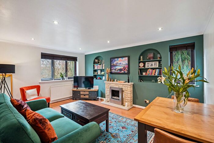 2 Bedroom Maisonette For Sale In The Willows, Mill End, Rickmansworth, WD3