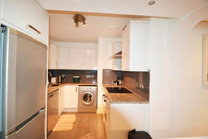 1 Bedroom Flat To Rent In Stunning One Bed With Gorgeous Canal Views, NW1