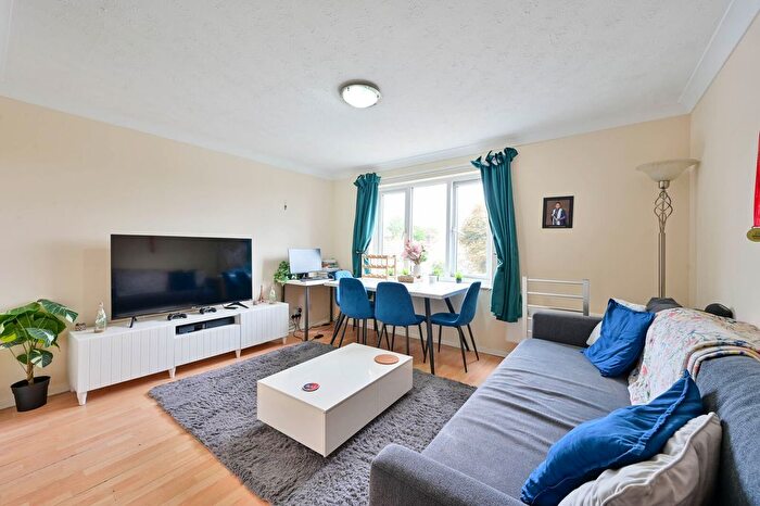 1 Bedroom Flat To Rent In Shelley Way, Wimbledon, London, SW19