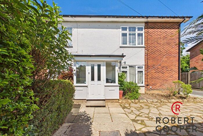 2 Bedroom Apartment For Sale In Great Central Avenue, South Ruislip, Middlesex, HA4