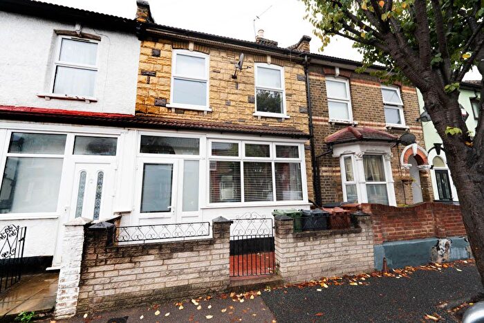 3 Bedroom Terraced House To Rent In Elsham Road, Leytonstone, E11