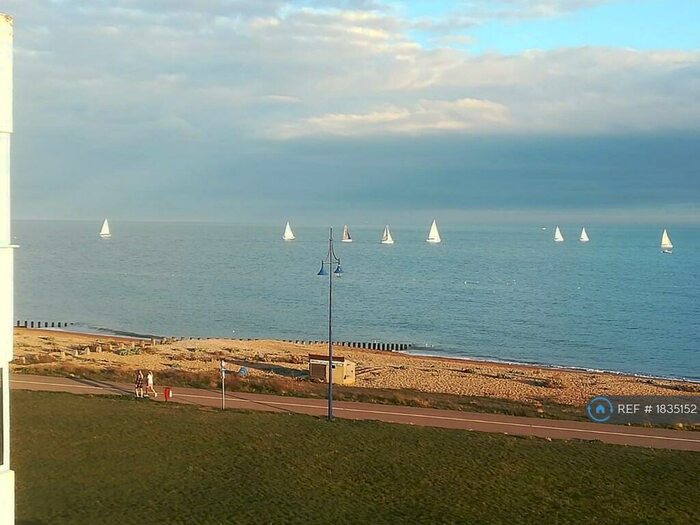 3 Bedroom Flat To Rent In Royal Parade, Eastbourne, BN22