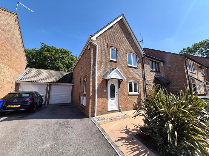 3 Bedroom End Of Terrace House For Sale In Doulton Gardens, Whitecliff, Poole, BH14