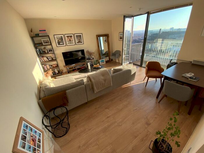 2 Bedroom Flat To Rent In City Walk, London, SE1