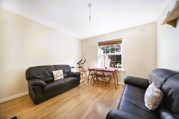 1 Bedroom Flat To Rent In Wulfstan Street, London, W12