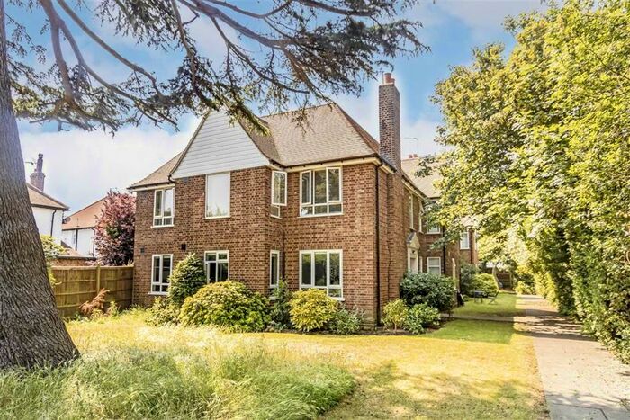 2 Bedroom Flat To Rent In Cambridge Road, Teddington, TW11