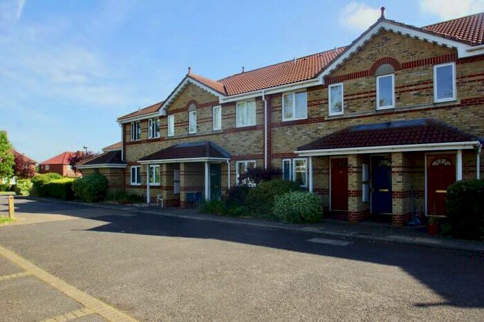 2 Bedroom Ground Flat To Rent In Mountbatten Gardens, Beckenham, BR3