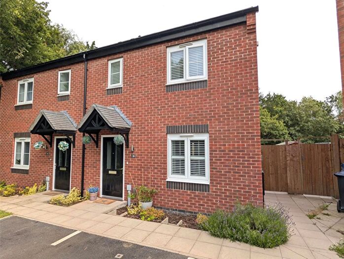 3 Bedroom Semi Detached House For Sale In Farringdon Close, Priorslee, Telford, Shropshire, TF2