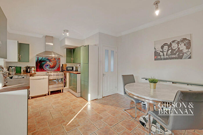 3 Bedroom Detached House For Sale In Timberlog Lane, Basildon, SS14